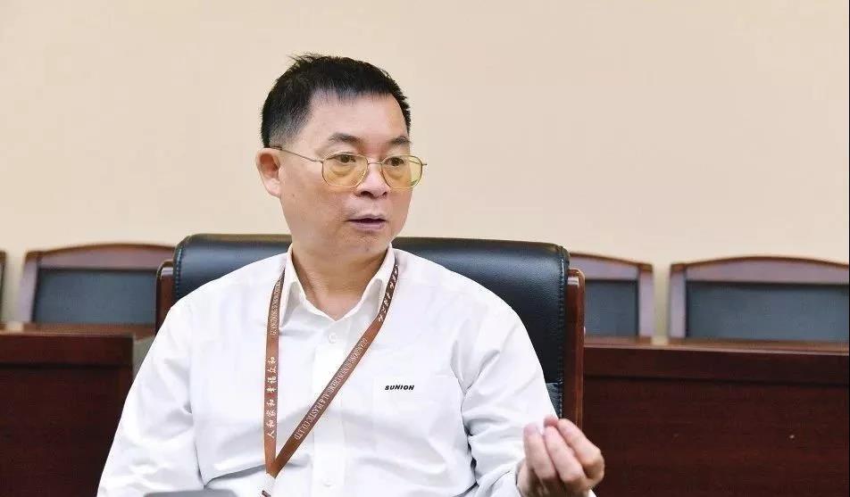 率众和锐意争先名校友无愧模范