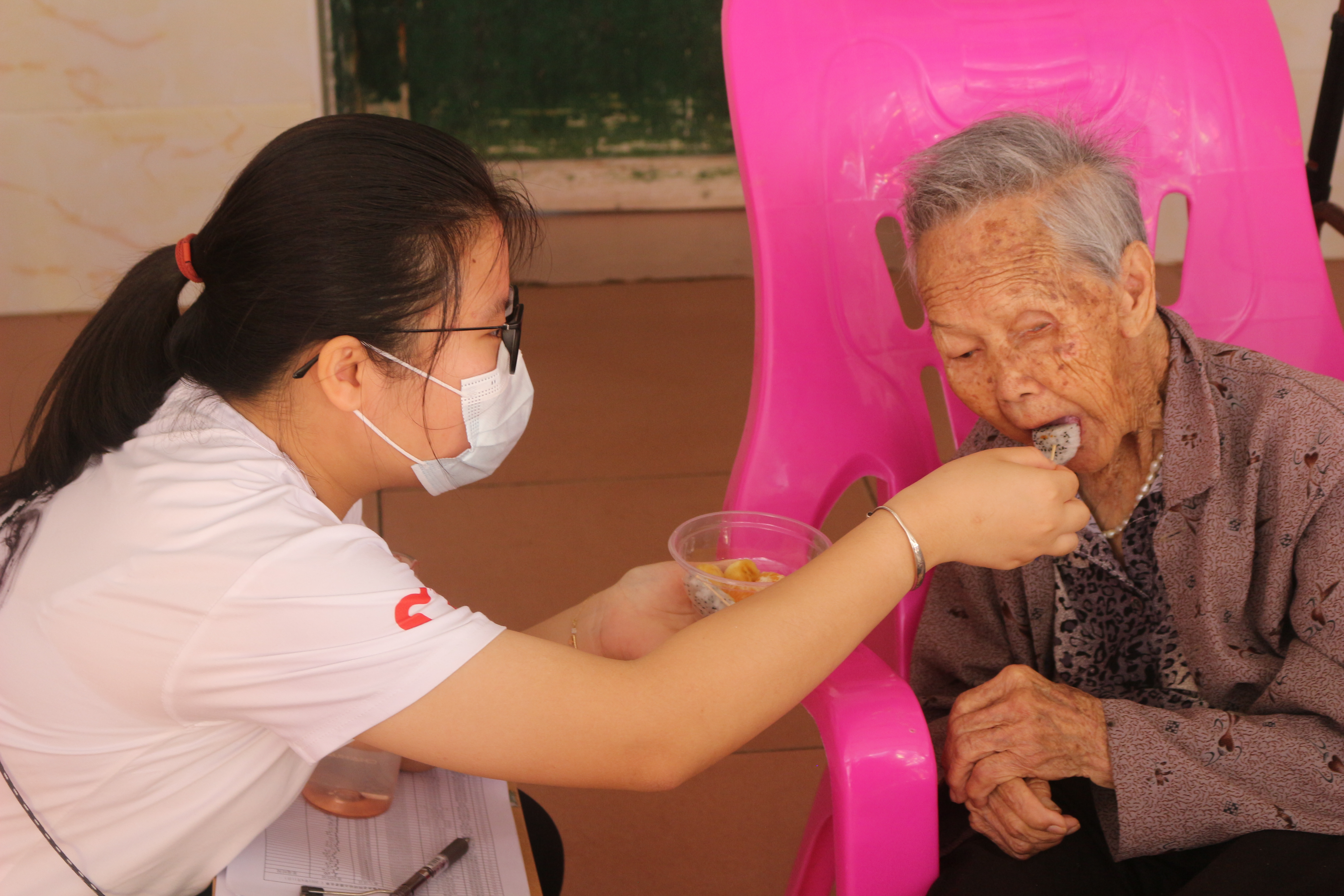 【党史学习教育】电信学院开展"我为群众办实事 关爱老人友善行"志愿