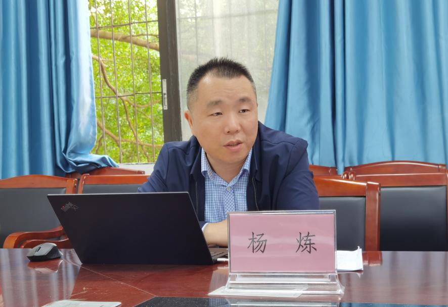 说明: 杨炼 说明: 杨炼