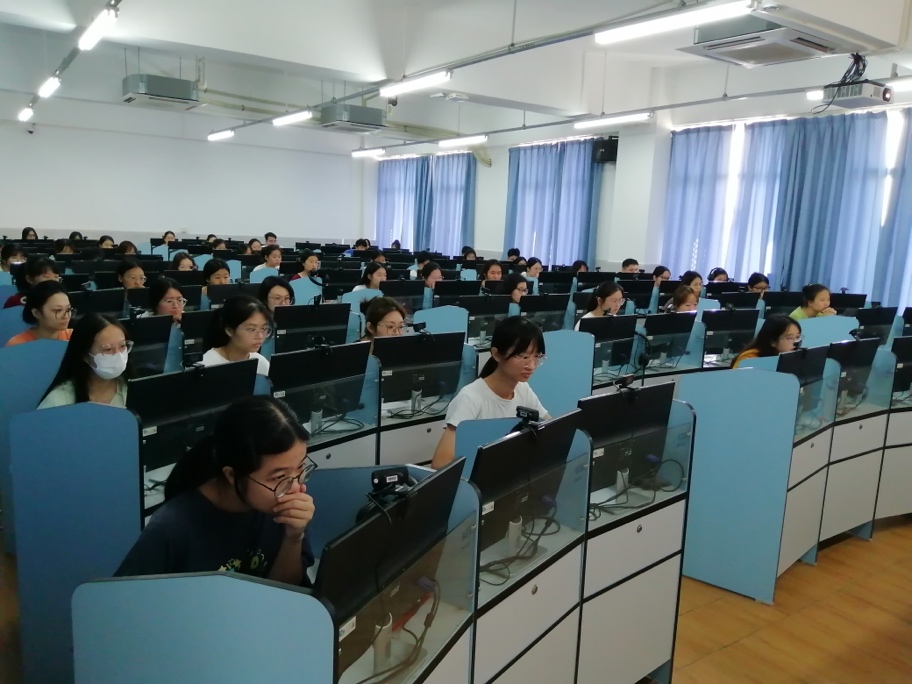 说明: 说明: 会议室里的人们中度可信度描述已自动生成 说明: 说明: 会议室里的人们中度可信度描述已自动生成