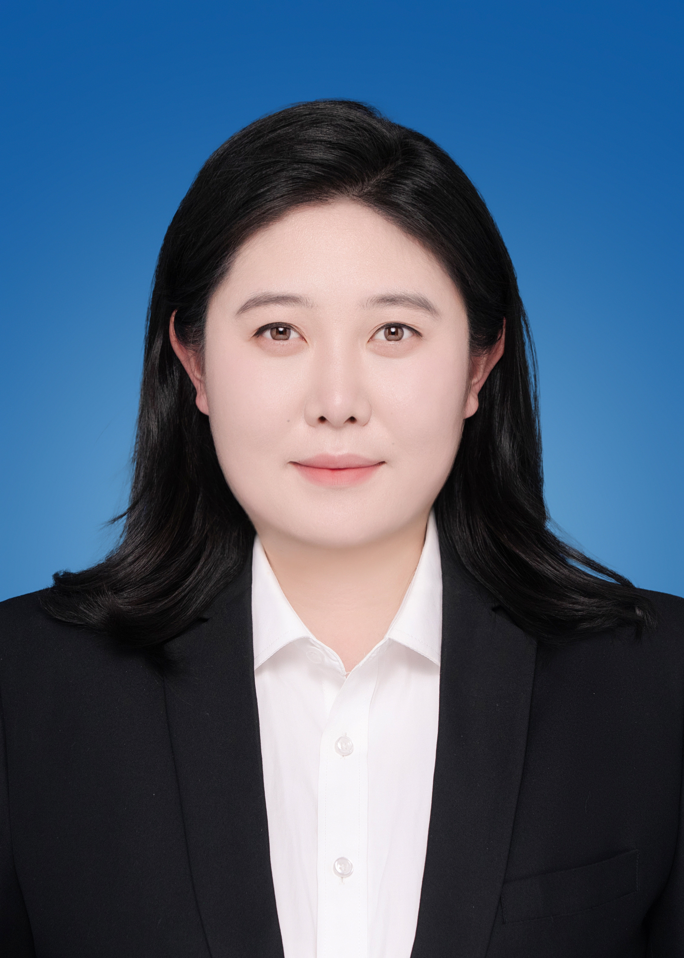 姜卉证件照片