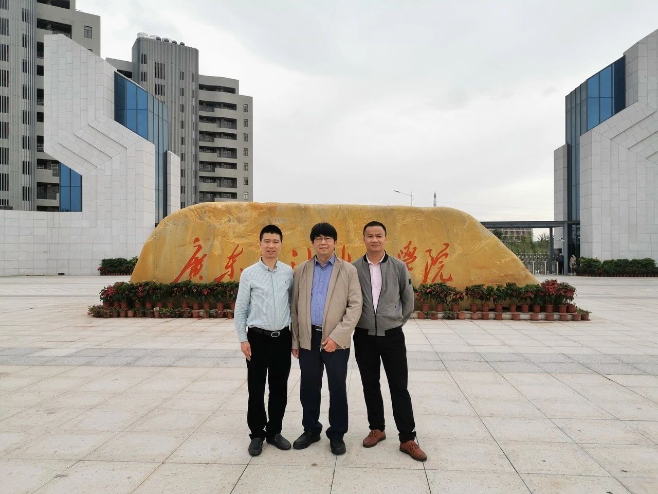 莫道疫情云压城不尽芳菲此中来广东建绿环保捐赠口